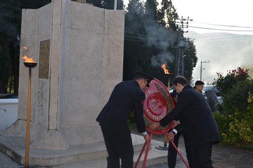 Kaymakamımız Yaşar ŞİMŞEK “10 Kasım Atatürk’ü Anma Günü” çelenk sunma törenine katıldı.