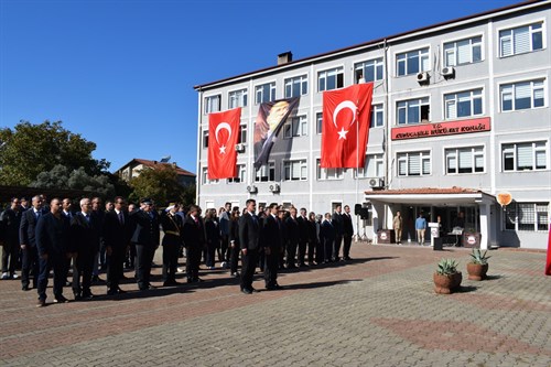 Kaymakamımız Sayın Yaşar ŞİMŞEK, 29 Ekim Cumhuriyet Bayramı çelenk sunma törenine katıldı.